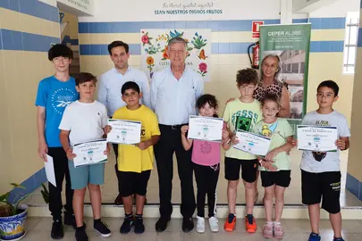 El alcalde junto a los participantes