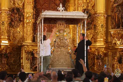 Regreso de la Virgen tras la procesión del lunes