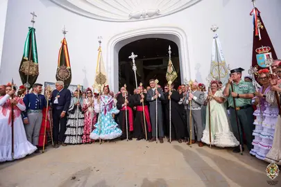 Autoridades eclesiásticas, civiles y militares en la presentación de filiales