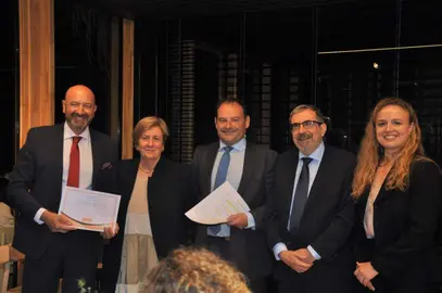 Participantes premiados en el certamen económico