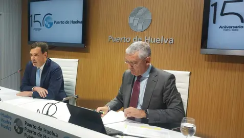 Alberto Santana, a la izquierda, presentando los retos de su etapa en el Puerto