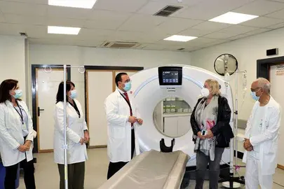 Delegada de Salud y gerente en un acto hospitalario