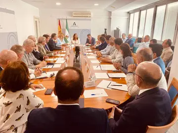 Consejera y firmantes de la adenda por la presa de Alcolea