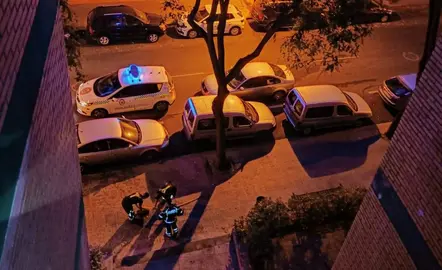 Agentes de Bomberos en el lugar del siniestro, esta madrugada