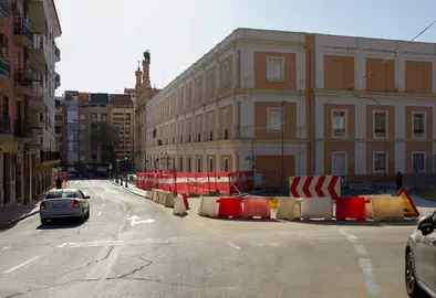 Bajada hacia calle Luis Buendía, ahora cortada, y Plaza de La Merced  con Independencia