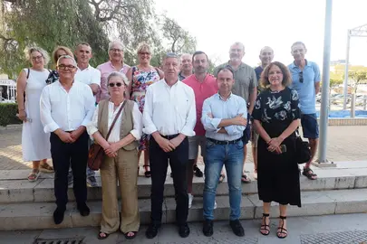 Visita a la muestra de los participantes junto al alcalde