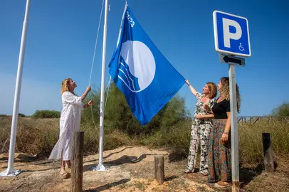 Bandera azul en El Espigón