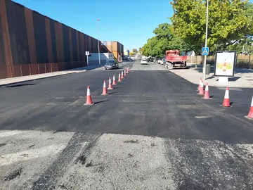 Asfaltado calle que conecta con Holea