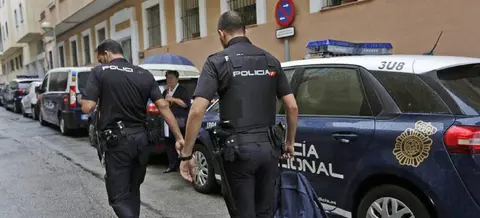 Agentes de Polic&iacute;a en la zona