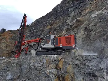 Maquinaria operando en la mina de Riotinto