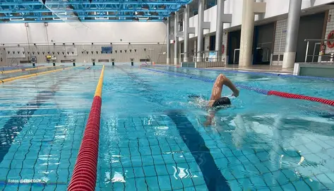David Sánchez en la piscina del CAR de Sierra Nevada.