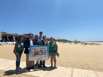 Presentación en Punta Umbría del cupón de la ONCE dedicado a los chiringuitos 1