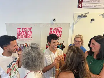 La Rectora, junto al actor en la UHU