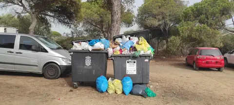 Aparcamientos Fontanilla con la basura sin recoger