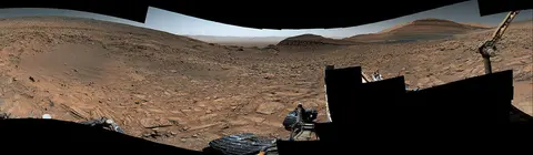 El rover Curiosity Mars de la NASA capturó esta vista de 360 grados que muestra un cráter de impacto en un lugar apodado "Jau".