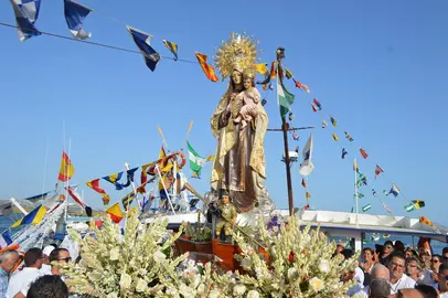 La Virgen del Carmen, en la ría