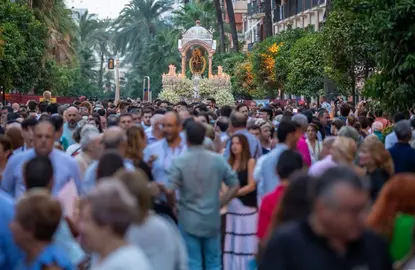 Miles de onubenses con la Virgen de la Cinta.
