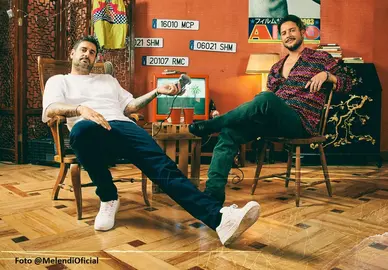 Melendi y el onubense Manuel Carrasco.