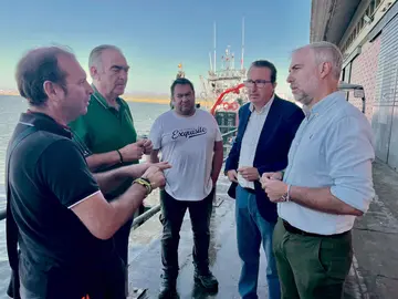 Visita de González (PP) a Isla Cristina