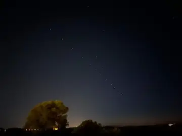 Tren de sat&eacute;lites por el cielo de Huelva