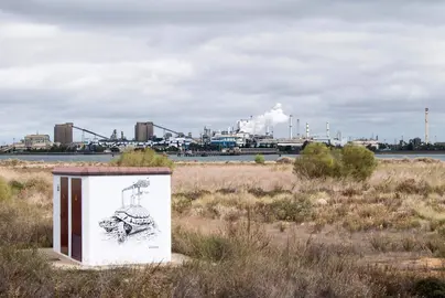 Mural de Wil Welba alegórico a la contaminación