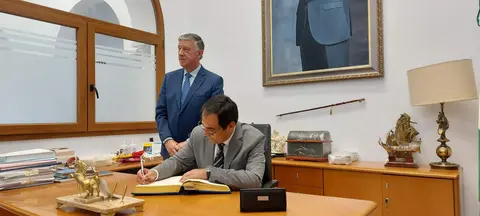 Nieto, junto al alcalde palermo, Carmelo Romero