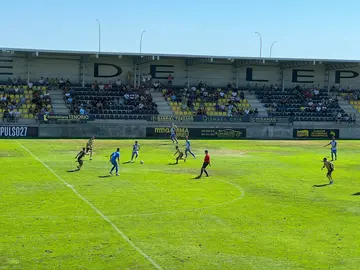 Lance del partido entre el San Roque de Lepe y el Águilas.