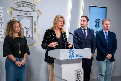 La alcaldesa presenta la campa&ntilde;a de Navidad y el programa cultural y de actuaciones