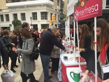 Muchos onubenses participan en este evento navideño