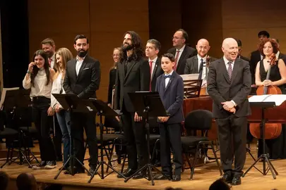 240124. El tenor Juan Ramos, en el centro de la foto