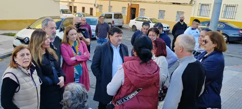 Gabriel Cruz reunido con los vecinos en Pérez Cubillas