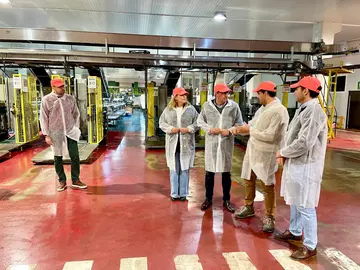 Visita de González a Costa de la Luz en Lucena