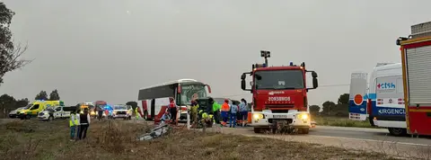 Efectivos del Consorcio y de Emergencias y sanitarios en la zona (Foto: Consorcio Provincial de Bomberos)