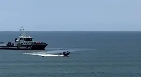 Patrullera persigue a la narcolancha