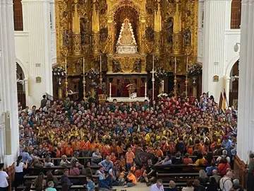 Los scouts, ante la Virgen