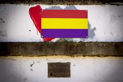 Imagen del recuerdo a los asesinados en el puente