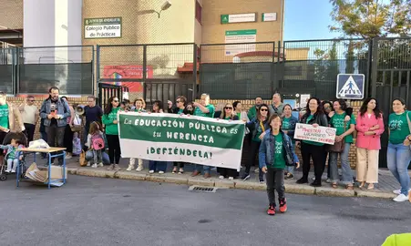 Protesta en el CEIP Prácticas de la capital onubense