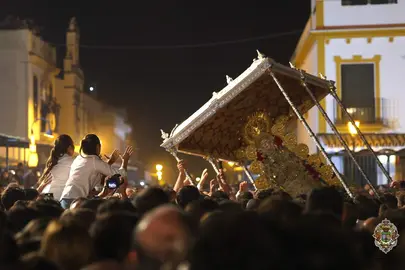 La Patrona de Almonte abraza a su pueblo