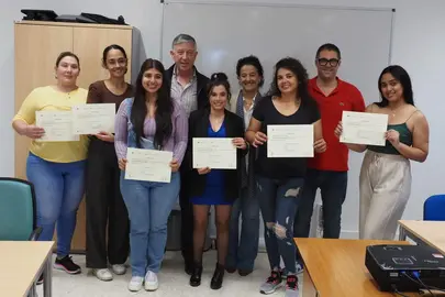 El alcalde, Carmelo Romero, con el alumnado del curso
