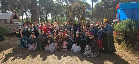 En el camino hacia la aldea almonteña