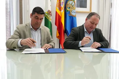 Firma del convenio con Freshuelva