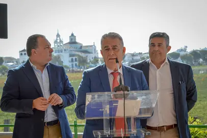 Bella, acompañado por Toscano y Correa