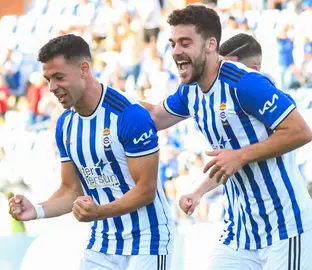 Bustos celebra el gol del Recre al Ibiza.