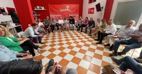 Ana-Romero-reunion-en-Bonares-con-alcaldes-y-portavoces-municipios-entorno-Donana-8-642x336