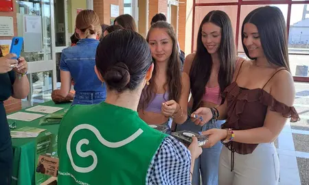 Stand informativo en la UHU