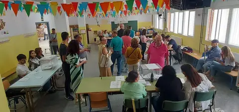 Mesa electoral en la capital, esta mañana