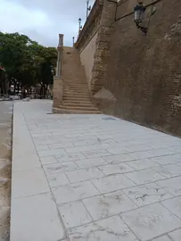 SUELO DESLUMBRANTE EN LA CUESTA DE DAOIZ