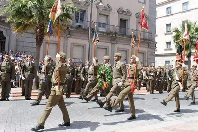 Desfile militar en el centro de Huelva