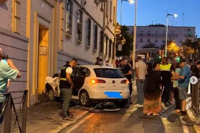Nuevo accidente en la 'curva de la muerte', en pleno centro de Huelva