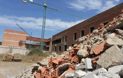 Estado de abandono de las obras del hospital de Aracena